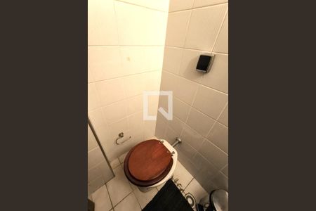 Apartamento à venda com 211m², 3 quartos e 2 vagas Apartamento à venda com 211m², 3 quartos e 2 vagasBanheiro 2 - Lavabo