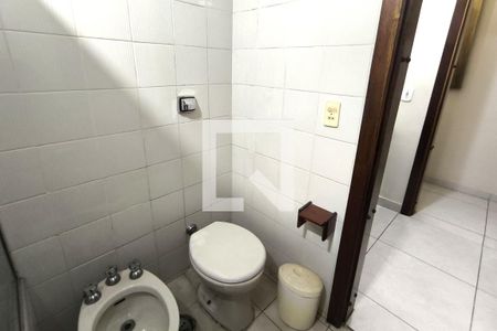 Apartamento à venda com 211m², 3 quartos e 2 vagas Apartamento à venda com 211m², 3 quartos e 2 vagasBanheiro da Suíte
