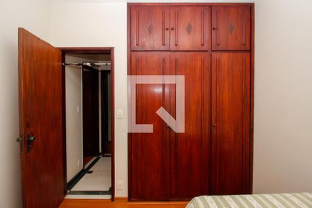 Apartamento à venda com 202m², 4 quartos e 2 vagas Apartamento à venda com 202m², 4 quartos e 2 vagasQuarto 3