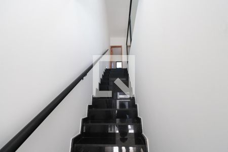 Casa à venda com 106m², 3 quartos e 2 vagasEscada