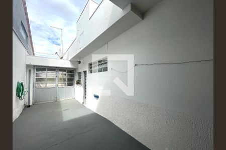 Casa à venda com 180m², 3 quartos e 4 vagas Casa à venda com 180m², 3 quartos e 4 vagasÁrea externa