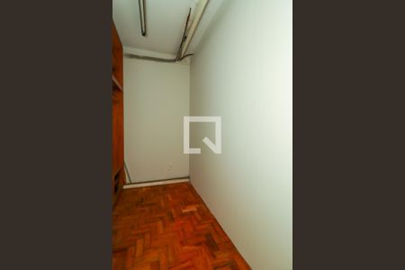 Casa à venda com 354m², 5 quartos e 4 vagas Casa à venda com 354m², 5 quartos e 4 vagasDespensa