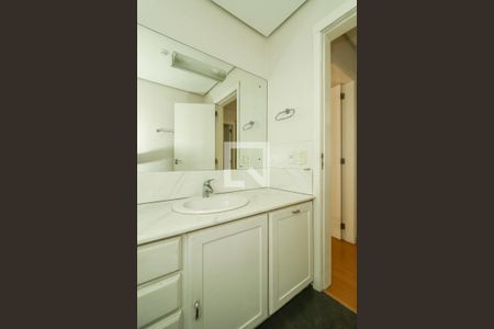 Casa à venda com 354m², 5 quartos e 4 vagas Casa à venda com 354m², 5 quartos e 4 vagasBanheiro casa 2