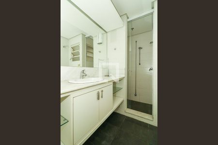Casa à venda com 354m², 5 quartos e 4 vagas Casa à venda com 354m², 5 quartos e 4 vagasBanheiro 2 casa 1