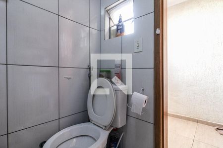 banheiro social_3 de casa para alugar com 1 quarto, 65m² em São João Climaco, São Paulo