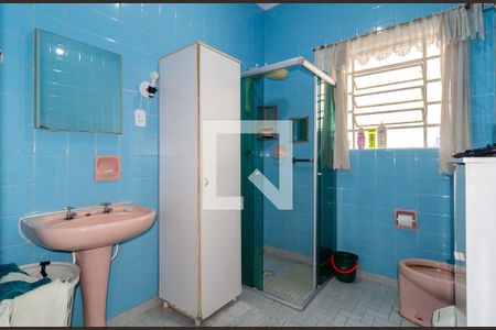 Casa à venda com 307m², 2 quartos e 2 vagas Casa à venda com 307m², 2 quartos e 2 vagasBanheiro