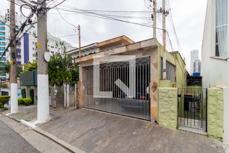 Casa à venda com 307m², 2 quartos e 2 vagas Casa à venda com 307m², 2 quartos e 2 vagasFachada