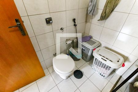 Apartamento à venda com 74m², 2 quartos e 1 vaga Apartamento à venda com 74m², 2 quartos e 1 vagaBanheiro