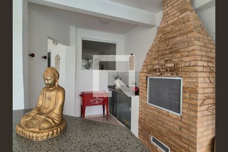 Casa à venda com 688m², 4 quartos e 3 vagas Casa à venda com 688m², 4 quartos e 3 vagasÁrea Externa