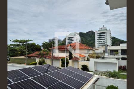 Casa à venda com 688m², 4 quartos e 3 vagas Casa à venda com 688m², 4 quartos e 3 vagasÁrea Externa