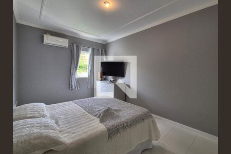 Casa à venda com 688m², 4 quartos e 3 vagas Casa à venda com 688m², 4 quartos e 3 vagasQuarto 4