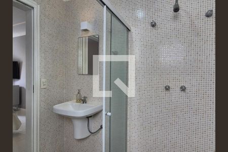 Casa à venda com 688m², 4 quartos e 3 vagas Casa à venda com 688m², 4 quartos e 3 vagasBanheiro do Quarto 4