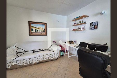 Casa à venda com 688m², 4 quartos e 3 vagas Casa à venda com 688m², 4 quartos e 3 vagasQuarto de Serviço