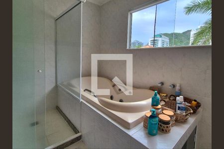 Casa à venda com 688m², 4 quartos e 3 vagas Casa à venda com 688m², 4 quartos e 3 vagasBanheiro do Quarto 1