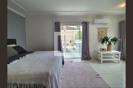 Casa à venda com 688m², 4 quartos e 3 vagas Casa à venda com 688m², 4 quartos e 3 vagasQuarto 1