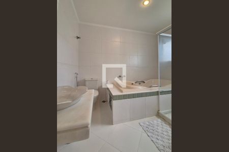 Casa à venda com 688m², 4 quartos e 3 vagas Casa à venda com 688m², 4 quartos e 3 vagasBanheiro do Quarto 2