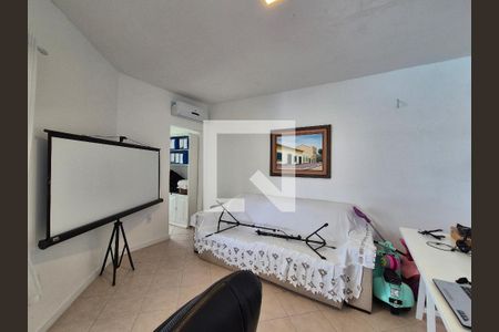 Casa à venda com 688m², 4 quartos e 3 vagas Casa à venda com 688m², 4 quartos e 3 vagasQuarto de Serviço
