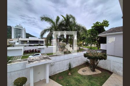 Casa à venda com 688m², 4 quartos e 3 vagas Casa à venda com 688m², 4 quartos e 3 vagasÁrea Externa