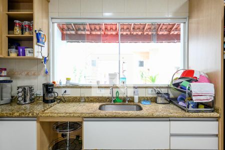 Casa à venda com 175m², 4 quartos e 4 vagas Casa à venda com 175m², 4 quartos e 4 vagasCozinha