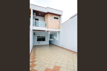 Casa à venda com 175m², 4 quartos e 4 vagas Casa à venda com 175m², 4 quartos e 4 vagasÁrea comum