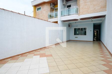 Casa à venda com 175m², 4 quartos e 4 vagas Casa à venda com 175m², 4 quartos e 4 vagasÁrea comum