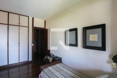 Casa à venda com 2000m², 4 quartos e 10 vagasQuarto 2