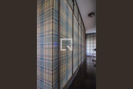 Casa à venda com 2000m², 4 quartos e 10 vagasCorredor  dos quartos - Armário