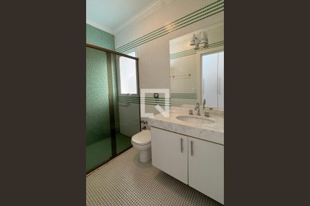 Casa de condomínio à venda com 700m², 5 quartos e 5 vagasbanheiro da Suíte 5