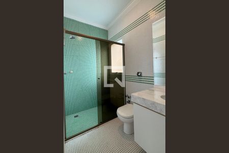 Casa de condomínio à venda com 700m², 5 quartos e 5 vagasbanheiro da Suíte 5