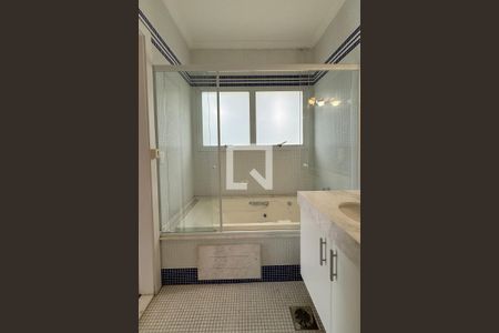 Casa de condomínio à venda com 700m², 5 quartos e 5 vagasBanheiro da Suíte 4