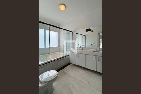 Casa de condomínio à venda com 700m², 5 quartos e 5 vagasBanheiro da Suíte 2