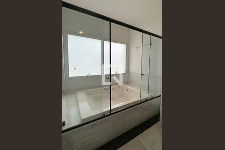 Casa de condomínio à venda com 700m², 5 quartos e 5 vagasBanheiro da Suíte 2