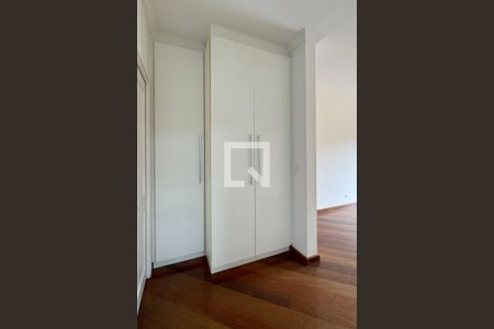 Casa de condomínio à venda com 700m², 5 quartos e 5 vagasCloset da suíte 4