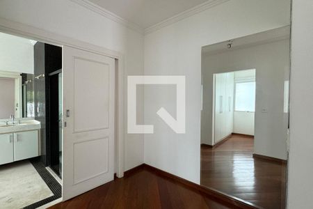 Casa de condomínio à venda com 700m², 5 quartos e 5 vagasCloset da suíte 2