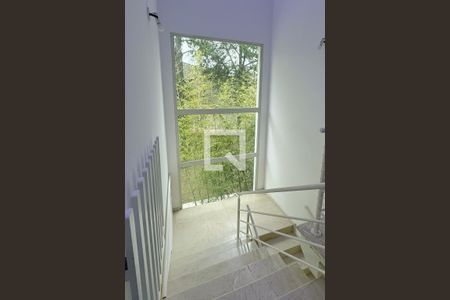 Casa de condomínio à venda com 700m², 5 quartos e 5 vagasEscada