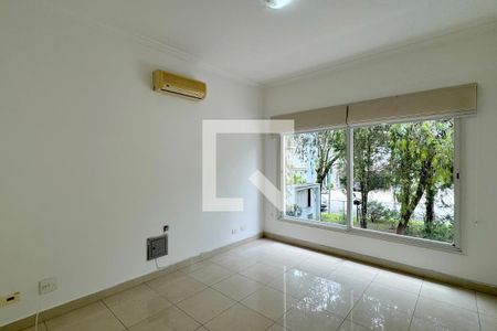 Casa de condomínio à venda com 700m², 5 quartos e 5 vagasEscritório