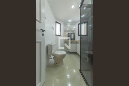 Apartamento à venda com 124m², 4 quartos e 2 vagas Apartamento à venda com 124m², 4 quartos e 2 vagasBanheiro da Suíte