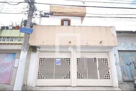 Casa à venda com 180m², 3 quartos e 2 vagas Casa à venda com 180m², 3 quartos e 2 vagasFachada