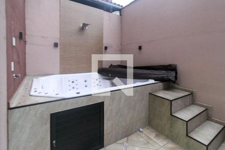 Casa à venda com 235m², 3 quartos e 6 vagas Casa à venda com 235m², 3 quartos e 6 vagasSPA