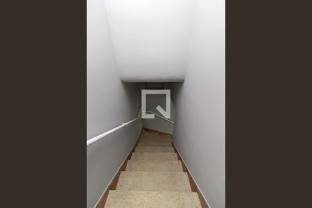 Casa à venda com 120m², 2 quartos e 1 vagaEscada