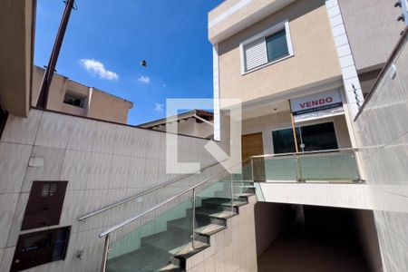 Casa à venda com 141m², 3 quartos e 3 vagas Casa à venda com 141m², 3 quartos e 3 vagasFachada