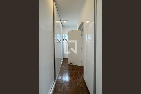 Casa de condomínio à venda com 385m², 4 quartos e 3 vagasCloset da suíte 1