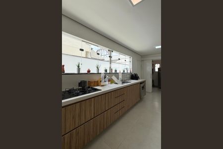 Casa de condomínio à venda com 385m², 4 quartos e 3 vagasCozinha