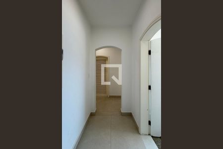 Casa de condomínio à venda com 385m², 4 quartos e 3 vagasCorredor