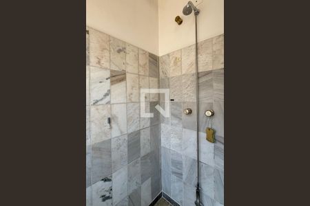 Casa de condomínio à venda com 385m², 4 quartos e 3 vagasBanheiro da Suíte 2