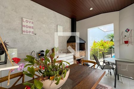 Casa de condomínio à venda com 385m², 4 quartos e 3 vagasChurrasqueira