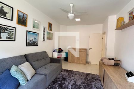 Casa de condomínio à venda com 385m², 4 quartos e 3 vagasSala de TV