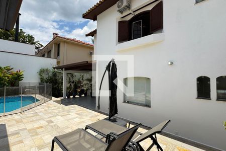 Casa de condomínio à venda com 385m², 4 quartos e 3 vagasQuintal