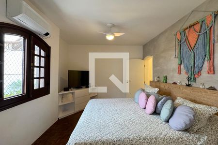 Casa de condomínio à venda com 385m², 4 quartos e 3 vagasSuíte 1