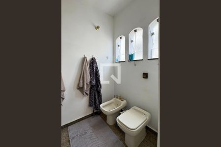 Casa de condomínio à venda com 385m², 4 quartos e 3 vagasBanheiro da Suíte 1